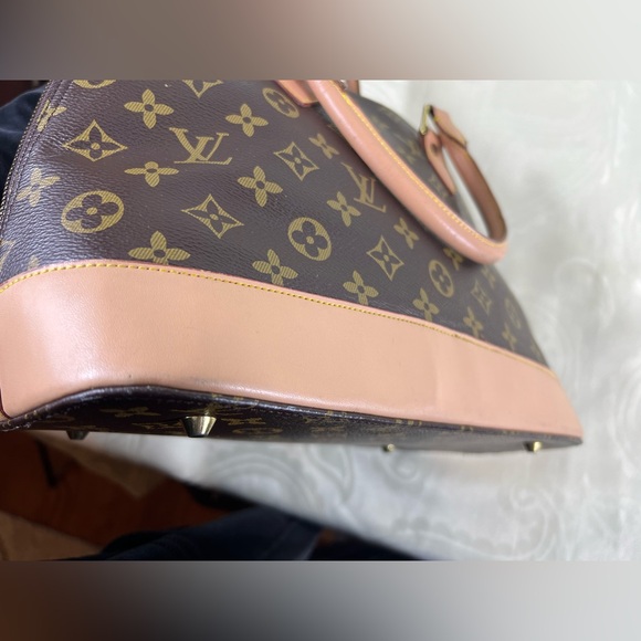 Vuitton Handbag w/multiple repairs READ FULL desc - Picture 8 of 15